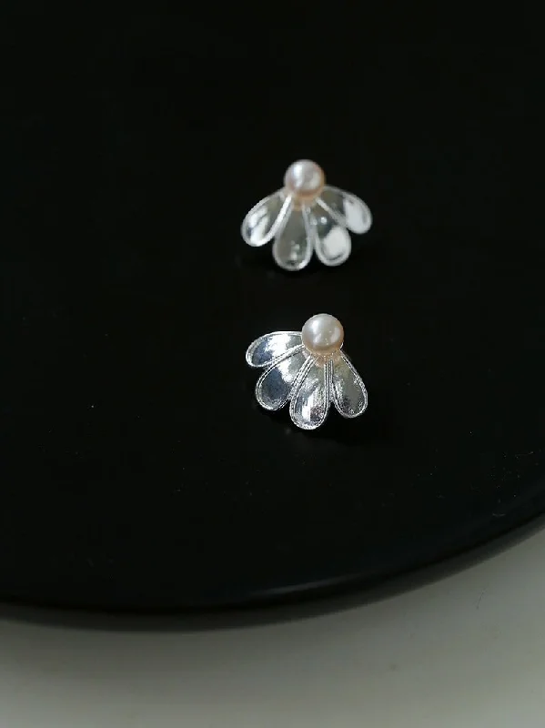 Women’s fashion earrings-Ethnic Style Single Soma Flower Pearl Earrings