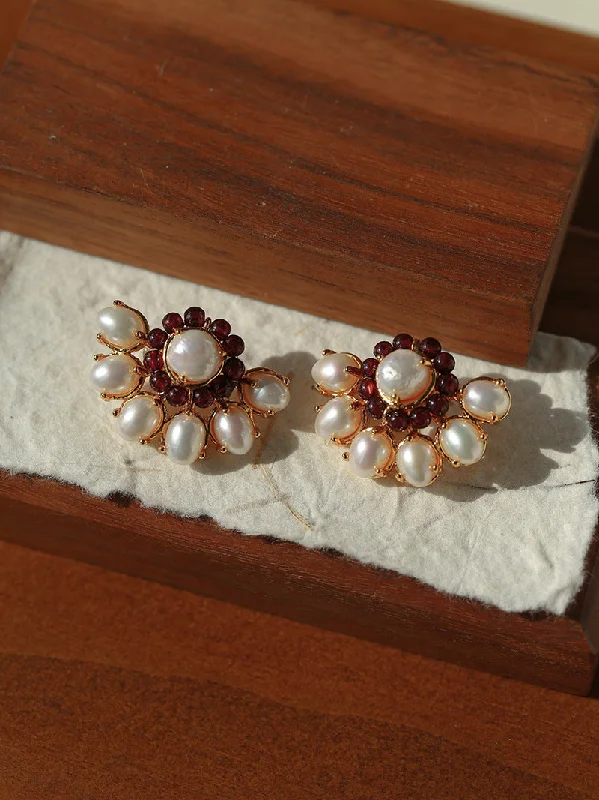 Women’s gemstone earrings-Natural Baroque Pearl Red Garnet Retro Earrings