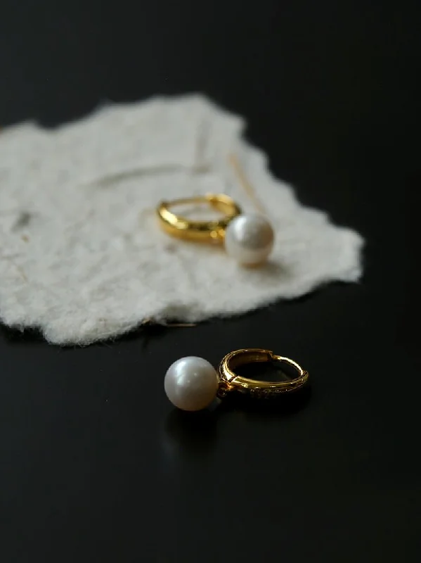 Women’s delicate earrings-Minimalist Freshwater Pearl Drop Hoop Earrings