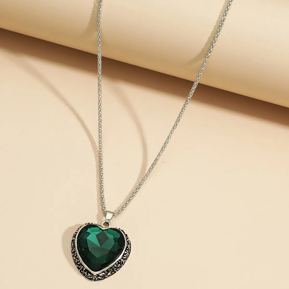 Women’s multi-stone necklaces-Simple Heart-shaped Rhinestone Pendant Multi-color Pendant Necklace