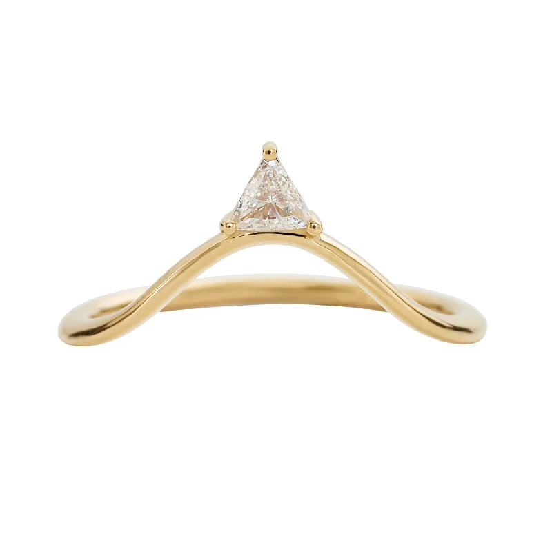 Women’s custom gold rings-Curved Wedding Band With a Triangle Diamond Peak