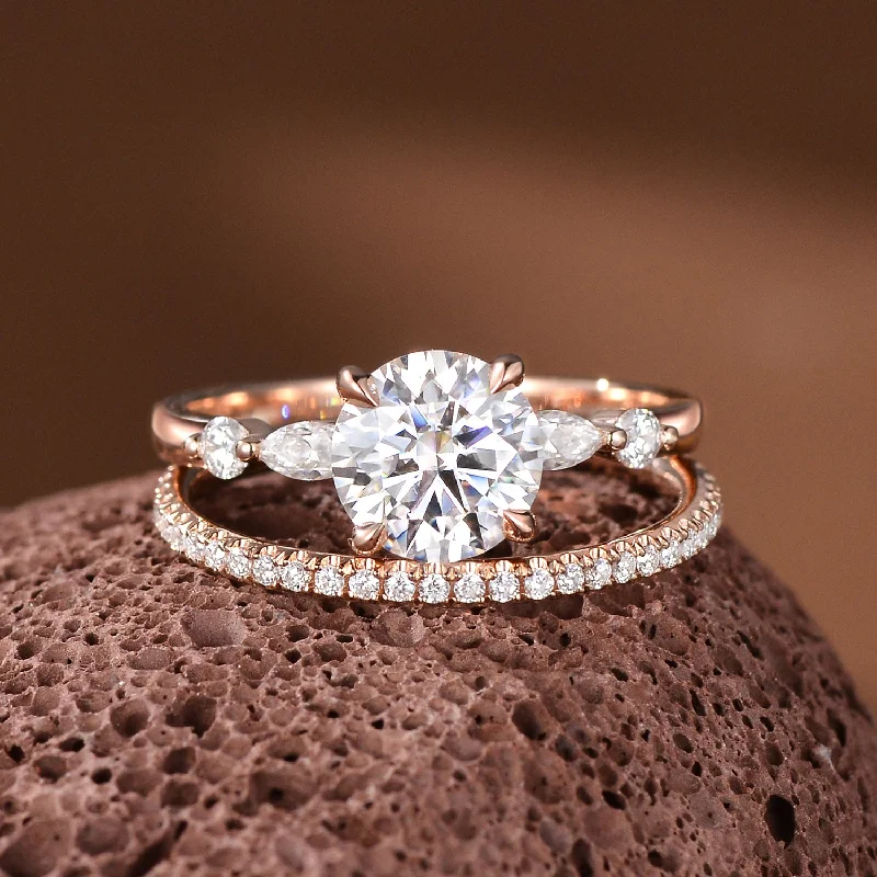 Women’s fashion rings with crystals-Classic Four Prongs Moissanite Ring Set 2pcs - Carla