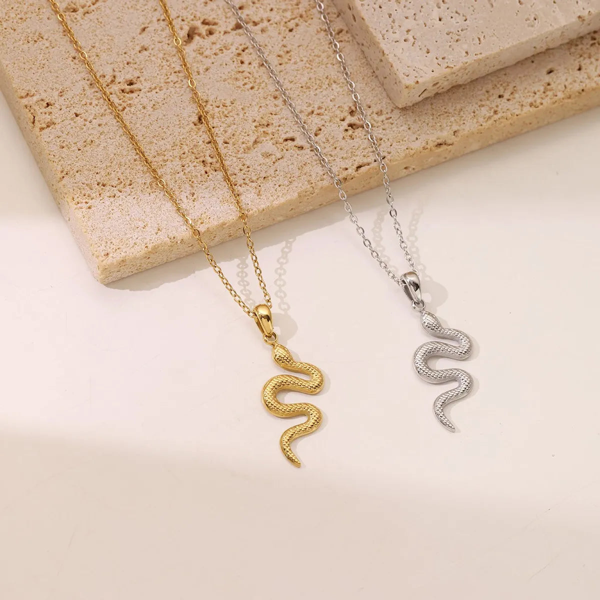 Women’s anniversary necklaces-Casual Hip-hop Simple Style Snake Stainless Steel Plating White Gold Plated Gold Plated Pendant Necklace