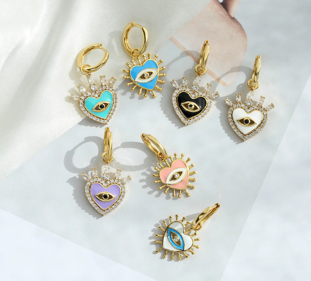 Women’s delicate rings-Retro Micro-inlaid Eyes Heart Shape Copper Plated Ear Clip Wholesale Gooddiy