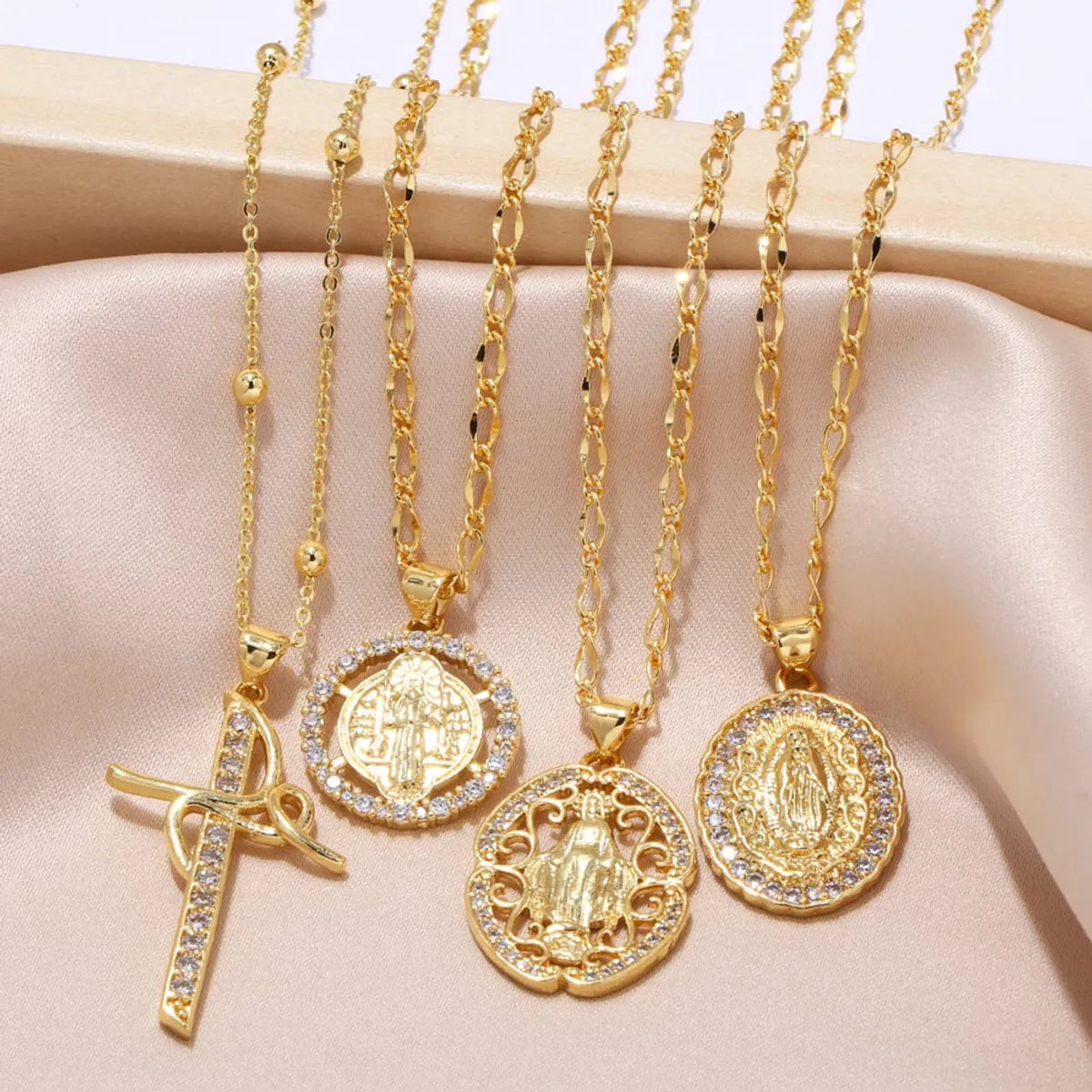 Women’s infinity pendant necklaces-Simple Style Cross Copper Plating Inlay Zircon 18k Gold Plated Pendant Necklace