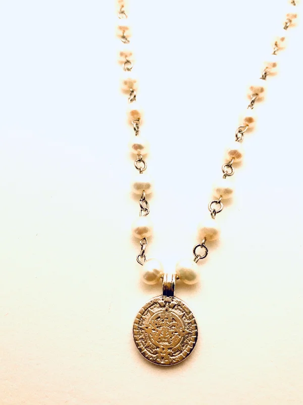 Women’s boho necklaces-Pearl Coin Necklace