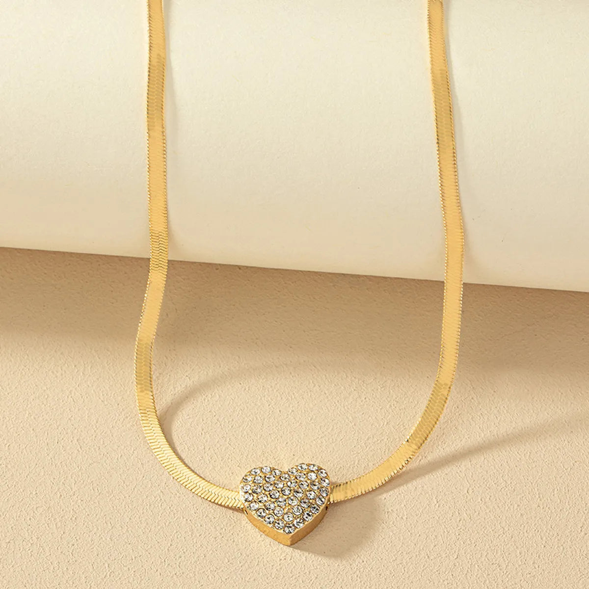 Women’s luxury diamond necklaces-Original Design Retro Streetwear Heart Shape Alloy Plating Inlay Rhinestones Women's Pendant Necklace