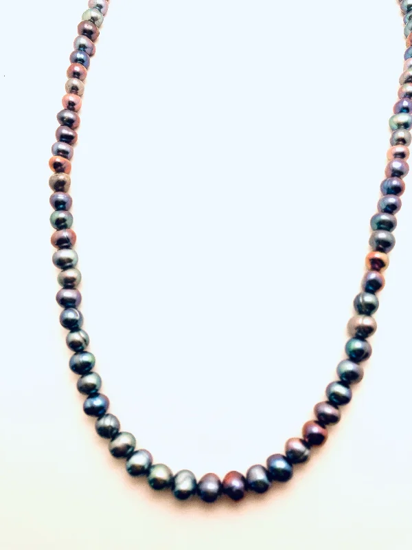 Women’s birthstone pendant necklaces-Black Freshwater Pearl Necklace