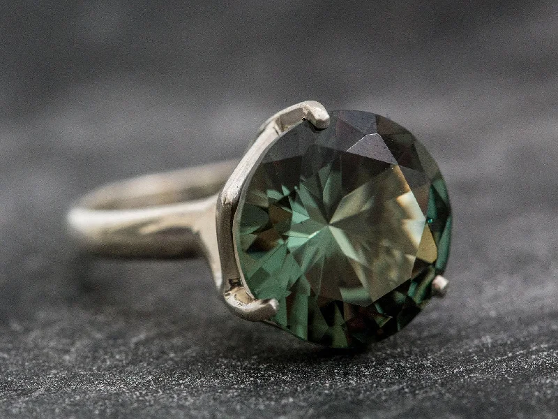 Women’s elegant engagement rings-Green Diamond Ring - Round Statement Ring - Vintage Diamond Ring