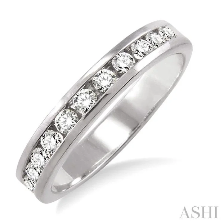 Women’s diamond halo engagement rings-1/2 Ctw Round Cut Diamond Wedding Band in 14K White Gold