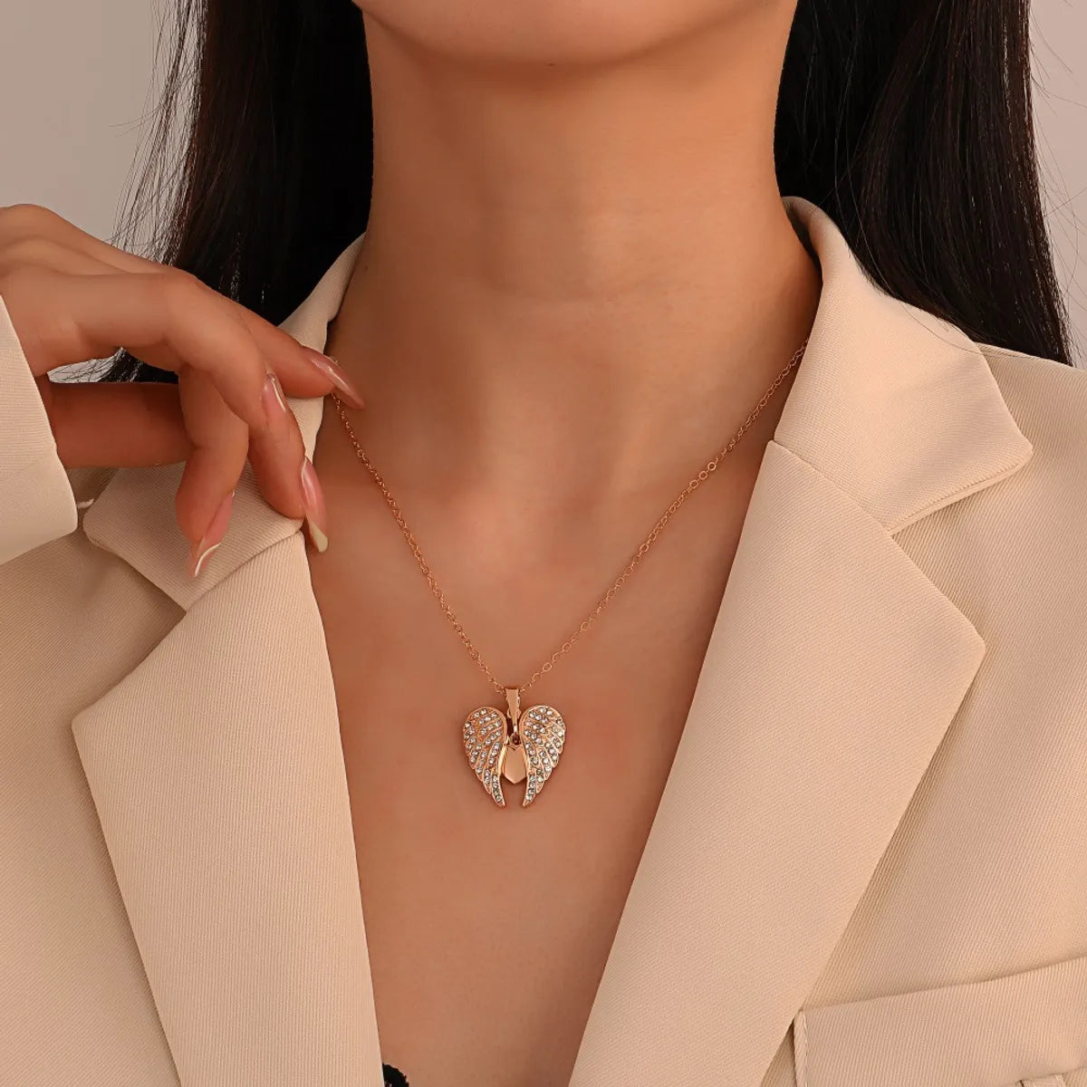 Women’s crystal chain necklaces-Fashion Heart Alloy Women's Pendant Necklace