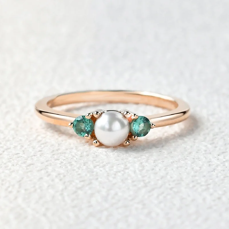 Women’s emerald rings-Akoya Pearl & Emerald Rose Gold Ring